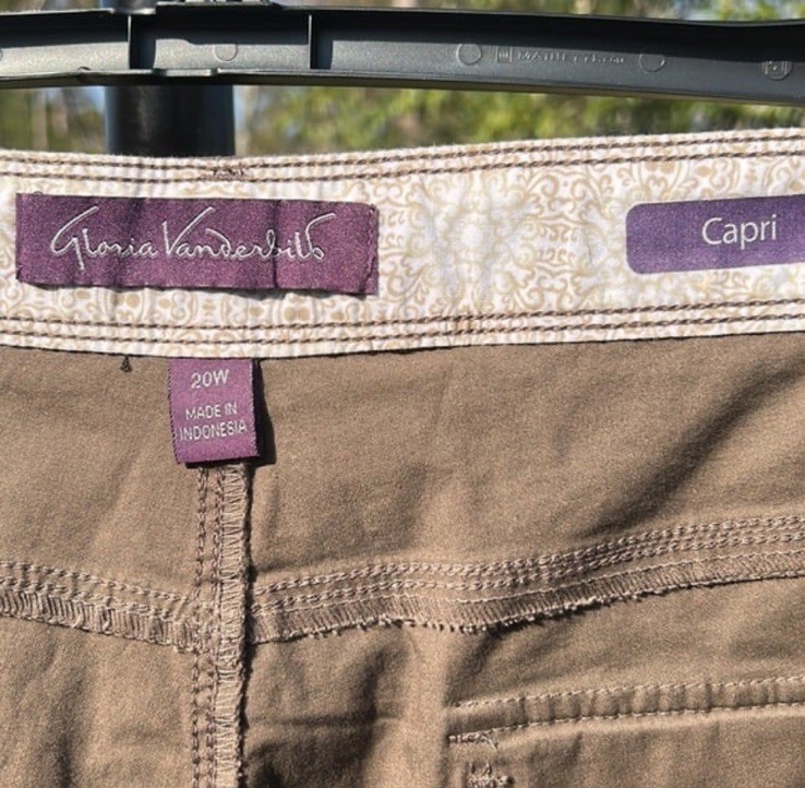 NWT Gloria Vanderbilt capri pants Plus size 20W Brown Pockets