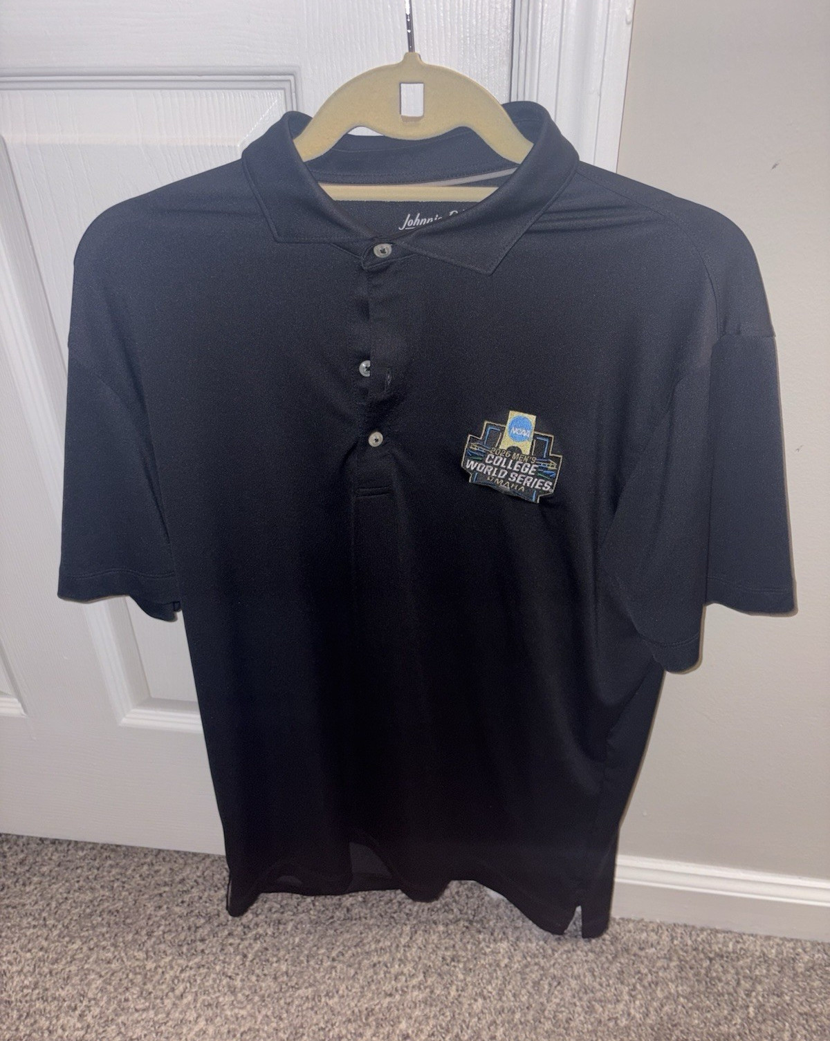 Johnnie-O Performance 2026 Men’s Black Polo Shirt M NCAA CWS Omaha Logo