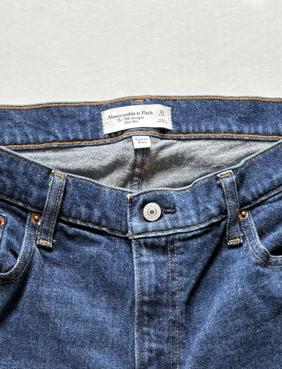 Abercrombie & Fitch 90s Straight Mid Rise Curve Love Jean Womens size 32 Short
