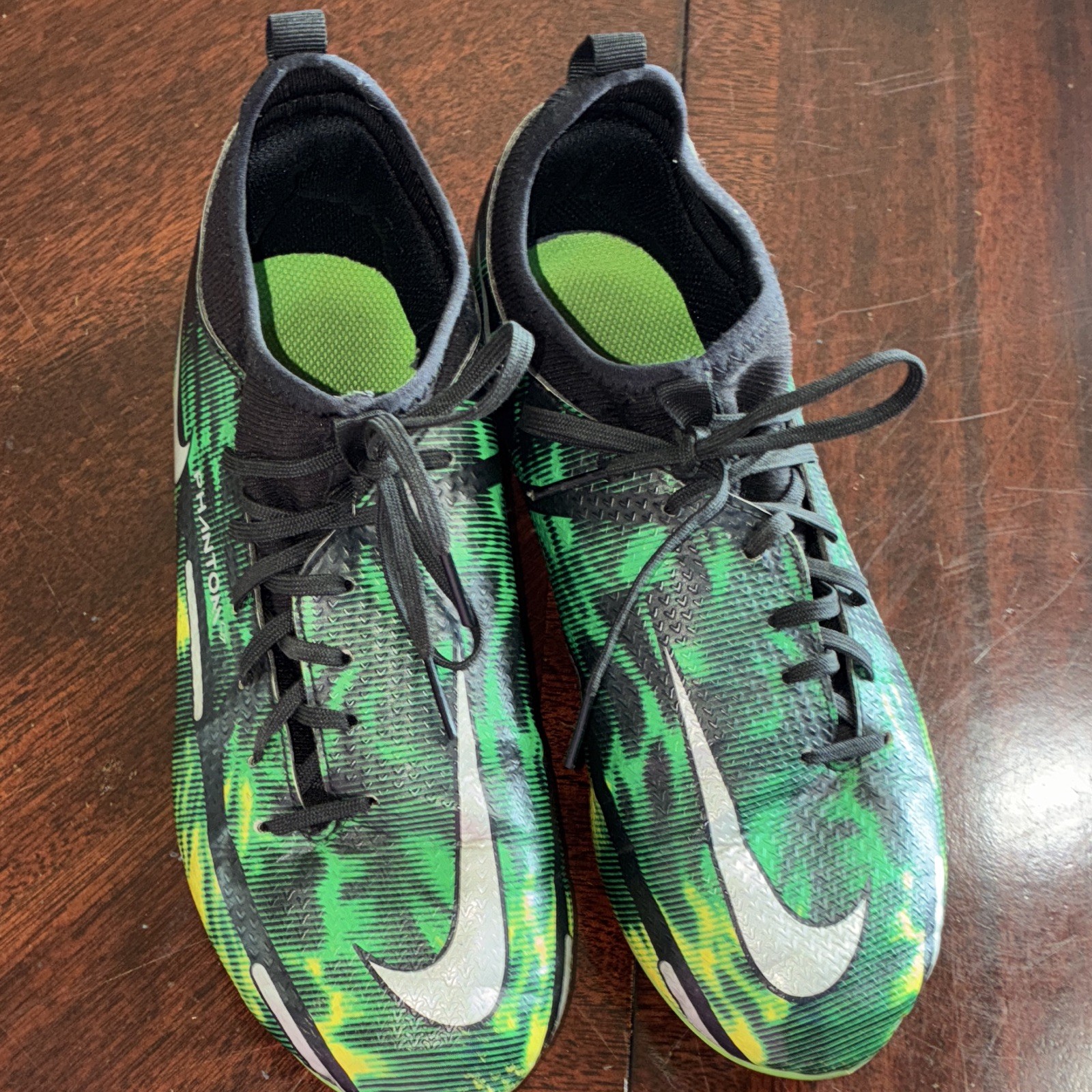 Nike Phanton Phantom GT Low Top Lace-Up Rubber Soccer Cleats Camo Green/Black