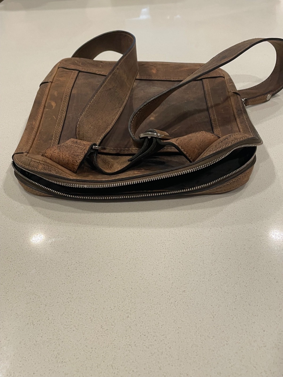 LONGCHAMP Leather Zippered Crossbody Bag Color-Brown Casual Styling EUC