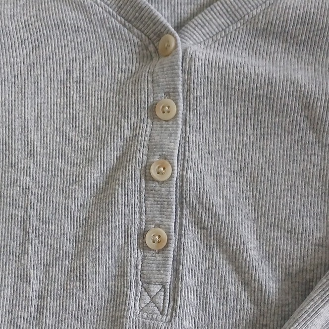 Sonoma Goods For Life Women’s XL Gray Solid Ribbed Knit V-Neck Henley Button Top