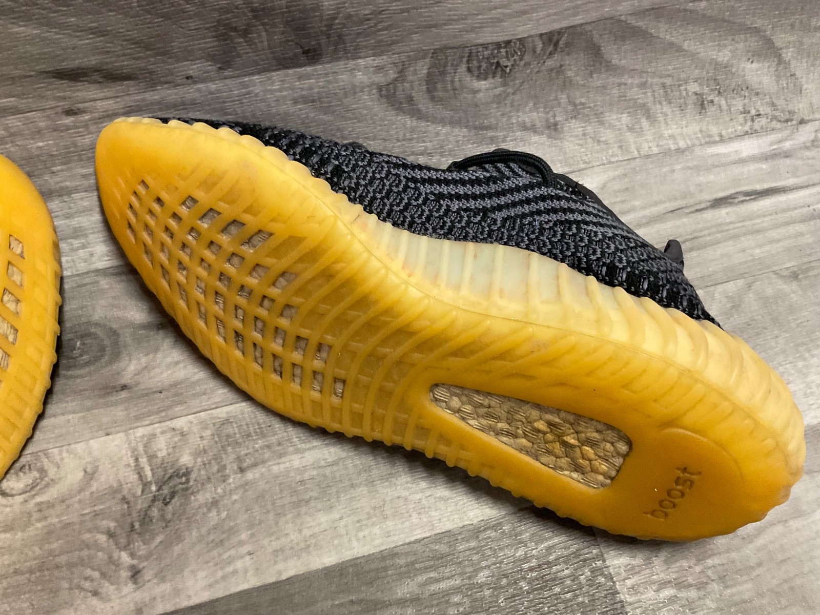 Adidas Yeezy Boost 350 V2 Carbon – FZ5000 – Men’s Size 6.5 – w/ Box