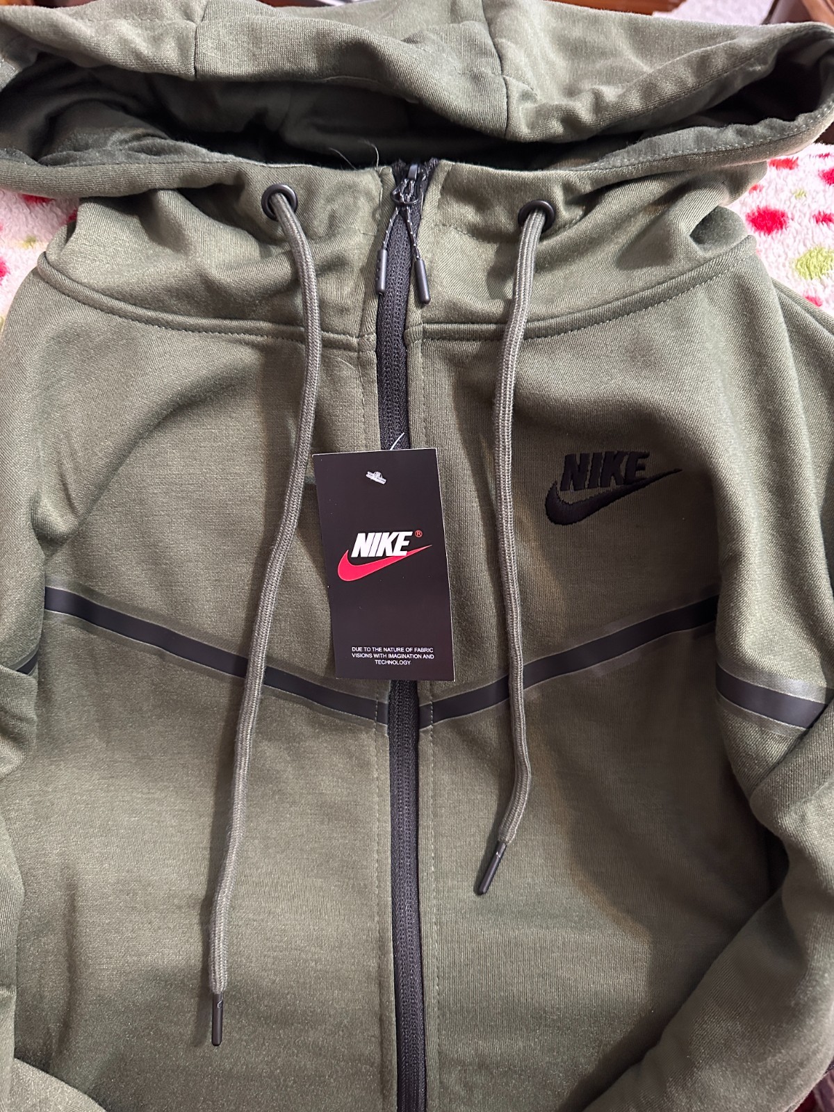 Nike Green Men’s Medium Cotton Polyester Tracksuit Set Hoodie & Pants 724402