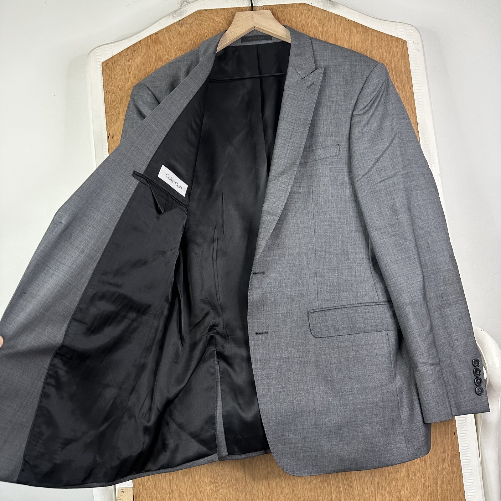 Calvin Klein Suit Mens 42R Gray 2 Button 100% Wool Pants 34×30 Peak Lapel