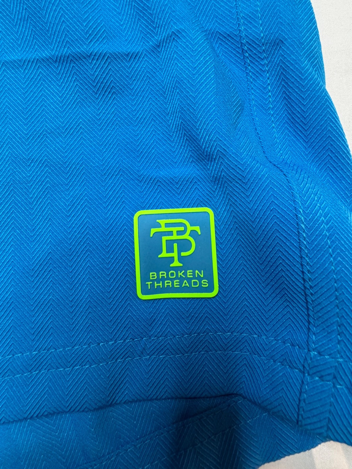 Broken Threads Blue Swim Trunks Men’s XL Lined Beach Shorts Neon Pockets