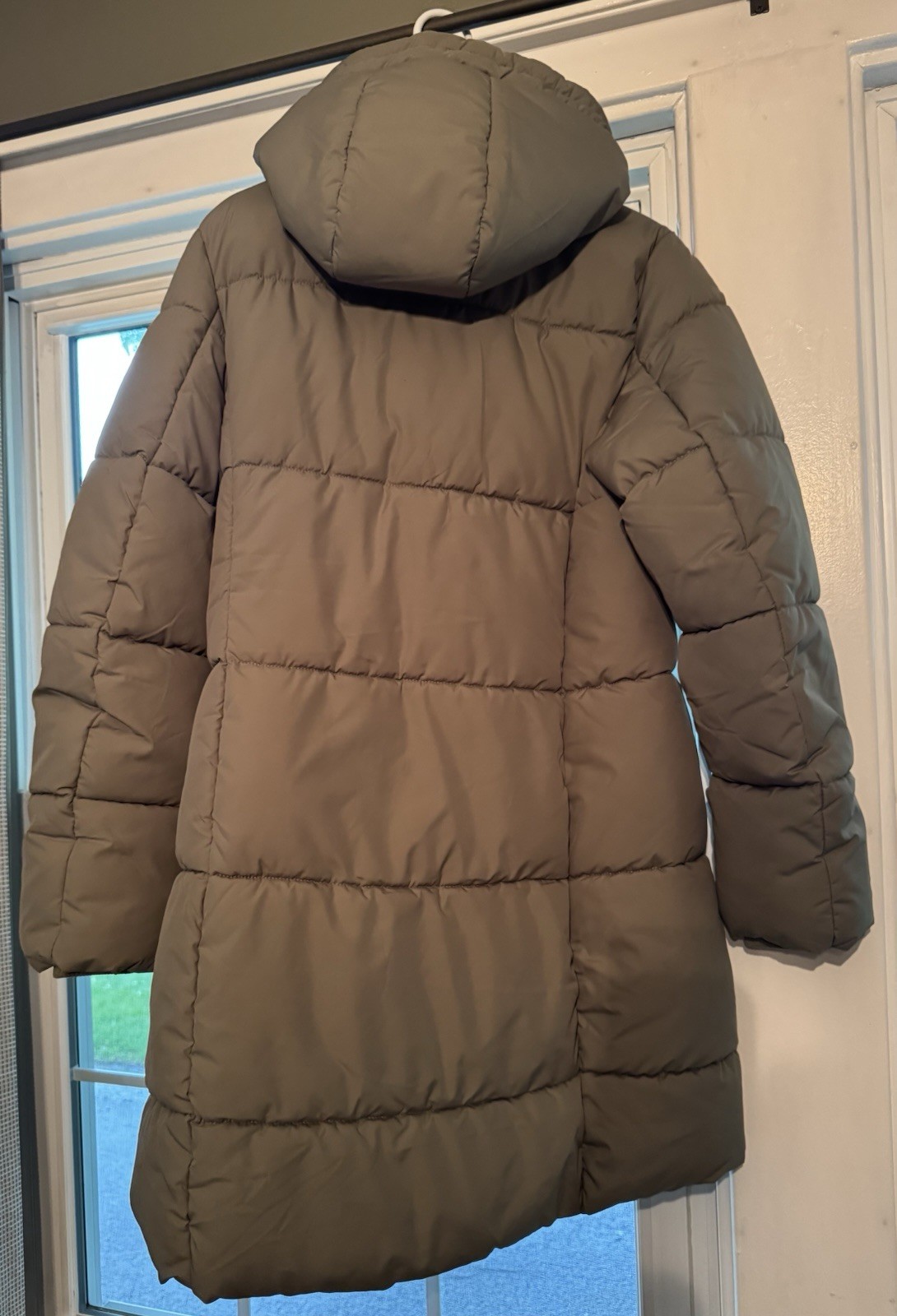 Stunning and cute! Women’s H&M Long Puff Jacket, Olive Green, size small. Read!