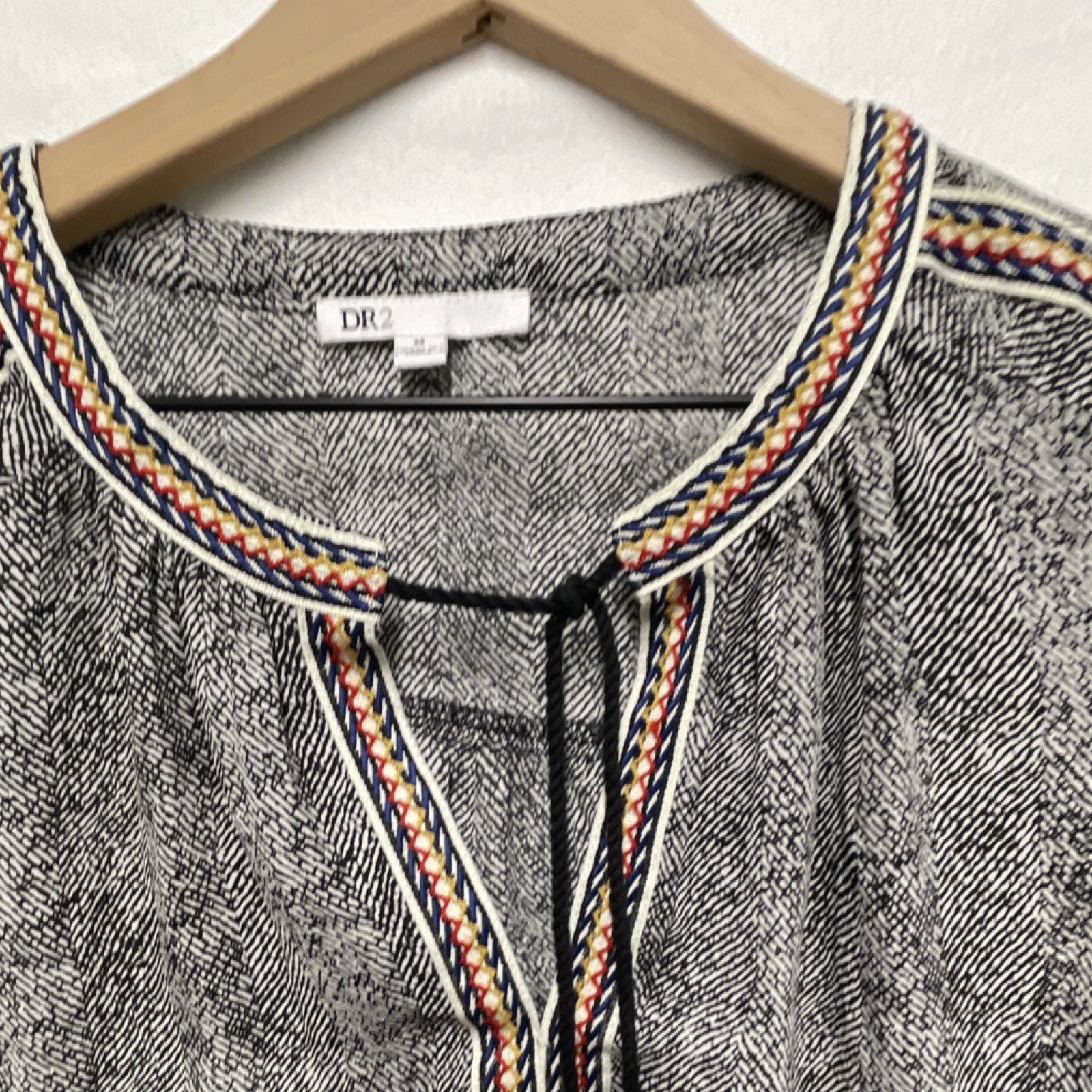 DR2 Women’s Embroidered Tasseled Split V-Neck Tunic Blouse M *FREE SHIPPING