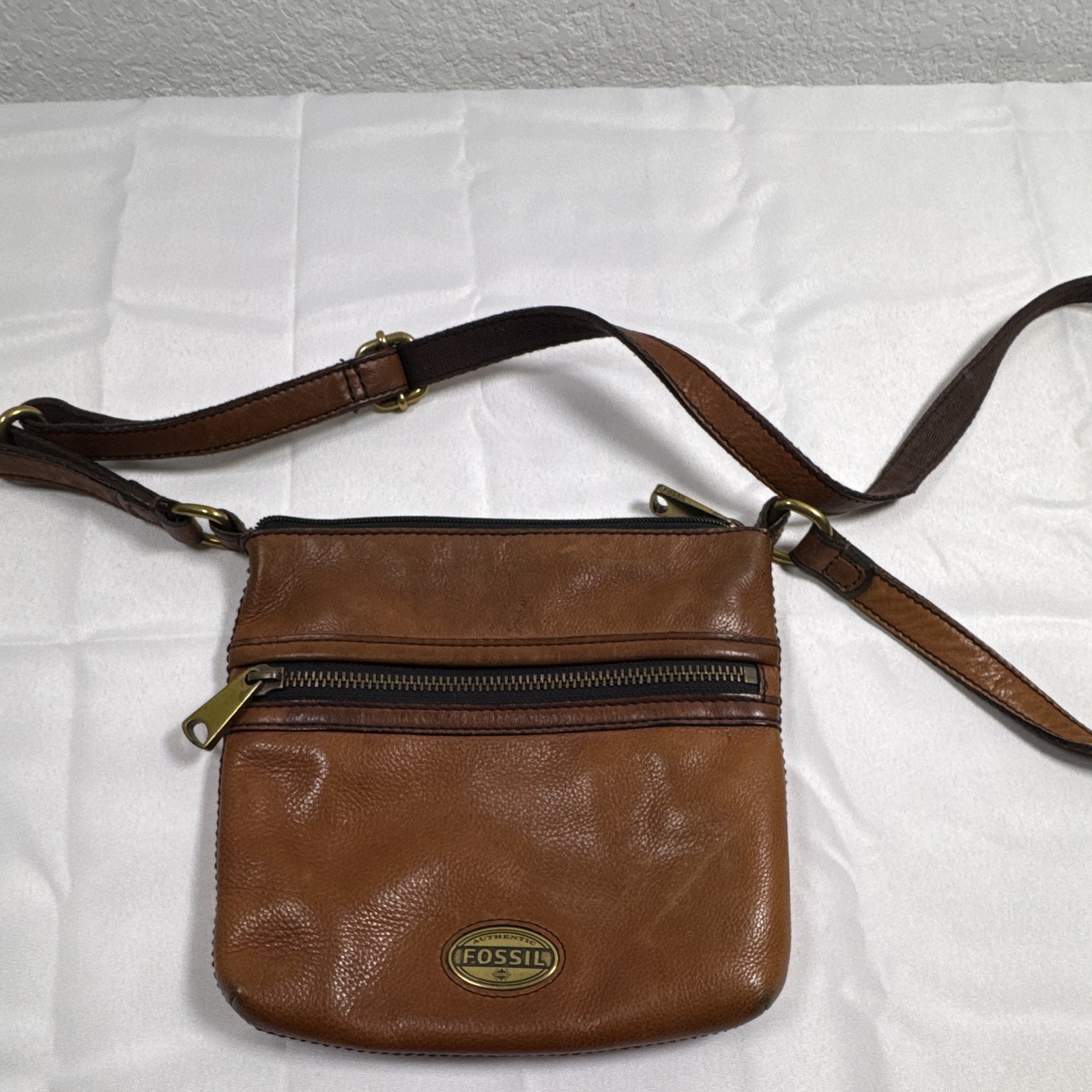 Fossil Brown Pebbled Crossbody Bag Zip Closure Small w/ Pockets Gold Hardware