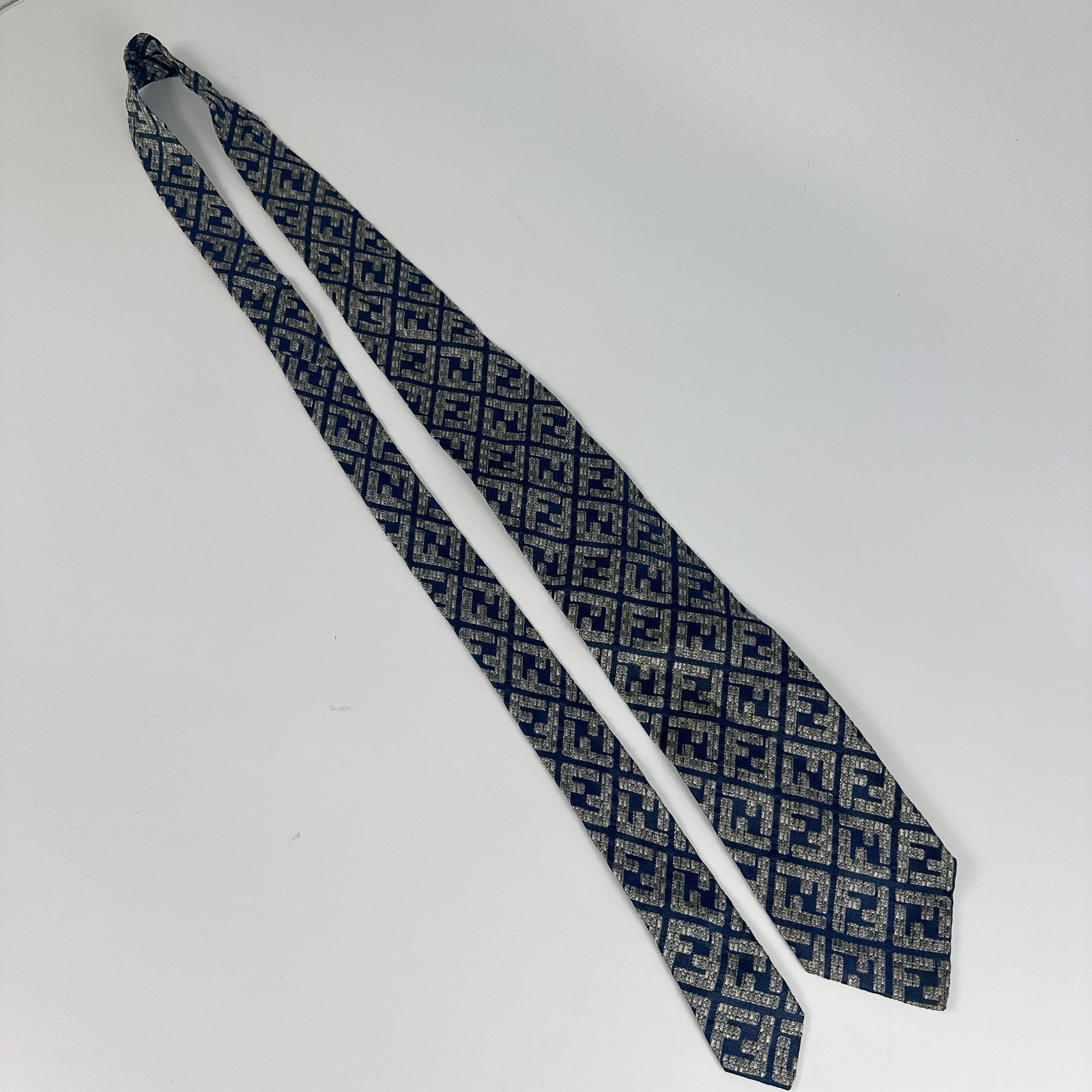 FENDI Zucca FF Monogram Silk Tie Navy Blue Silver Jacquard Made in Italy japan