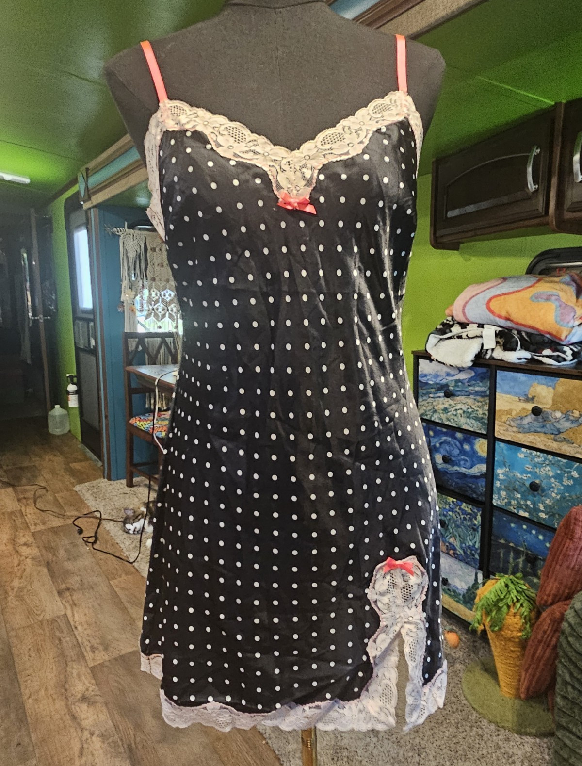 Victoria’s Secret M/M Full Slip Black Polka Dot Lace Trim Adjustable Straps