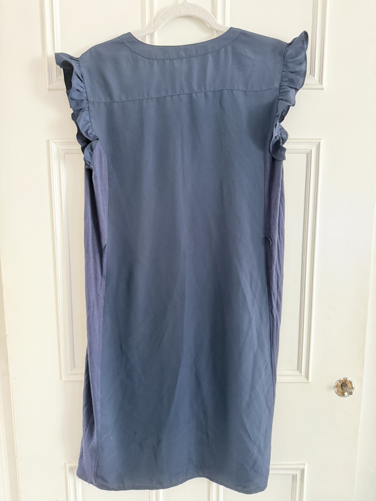 Beautiful Oasis size M navy shift dress with floral patterns down the front new