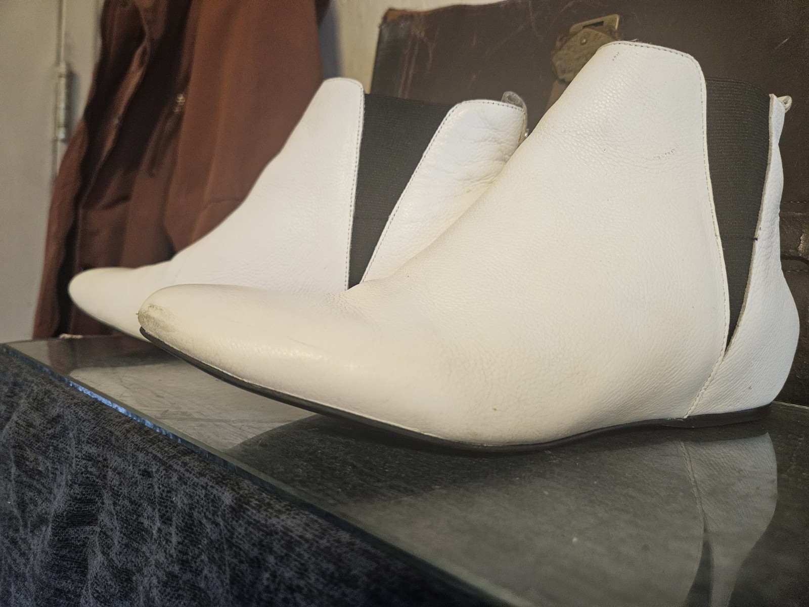 Calvin Klein Prototype Women’s Leather Chelsea Boots Pointed Toe US 8 White Glam