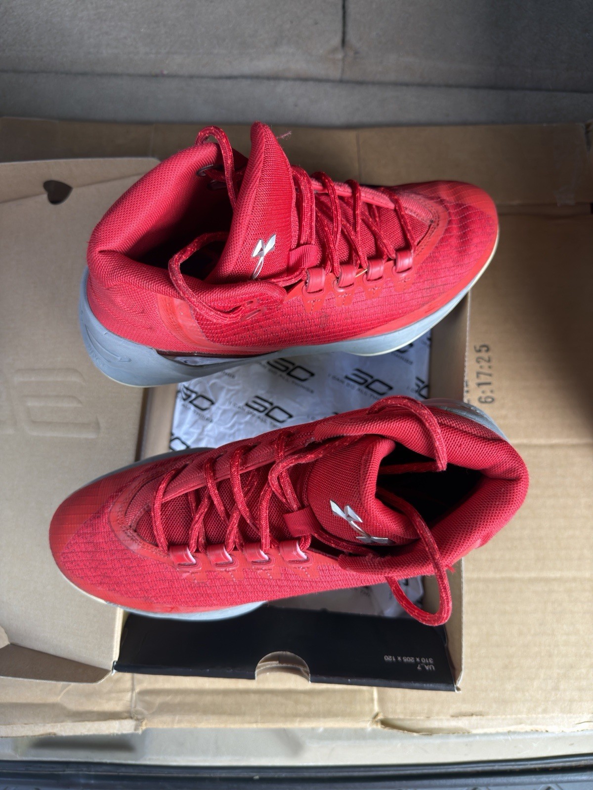 Under Armour Boys Mid Top Basketball Sneakers Red/Gray Lace Up US 5Y Curry
