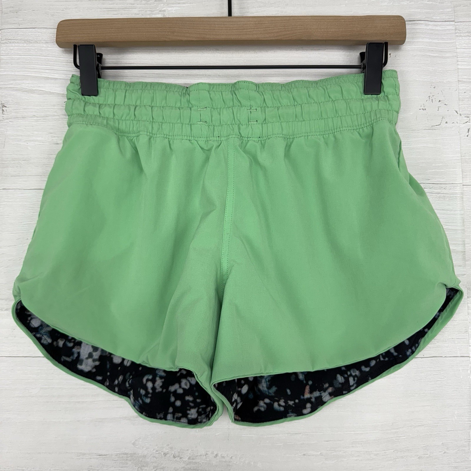 Lululemon Choose A Side Reversible Shorts Green Blue Camo Women’s Size 4 Rise 11