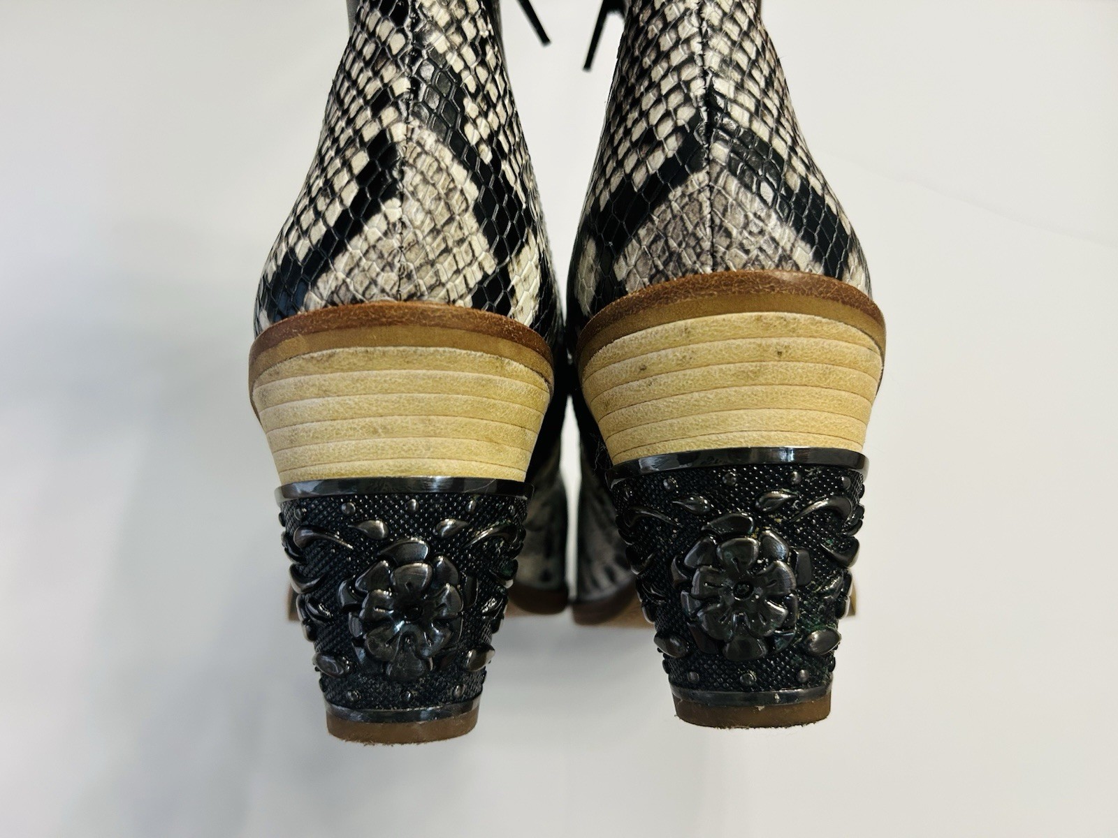 Gianni Bini “Eviee” Snakeskin Western Ankle Boots Women’s sz. 7.5