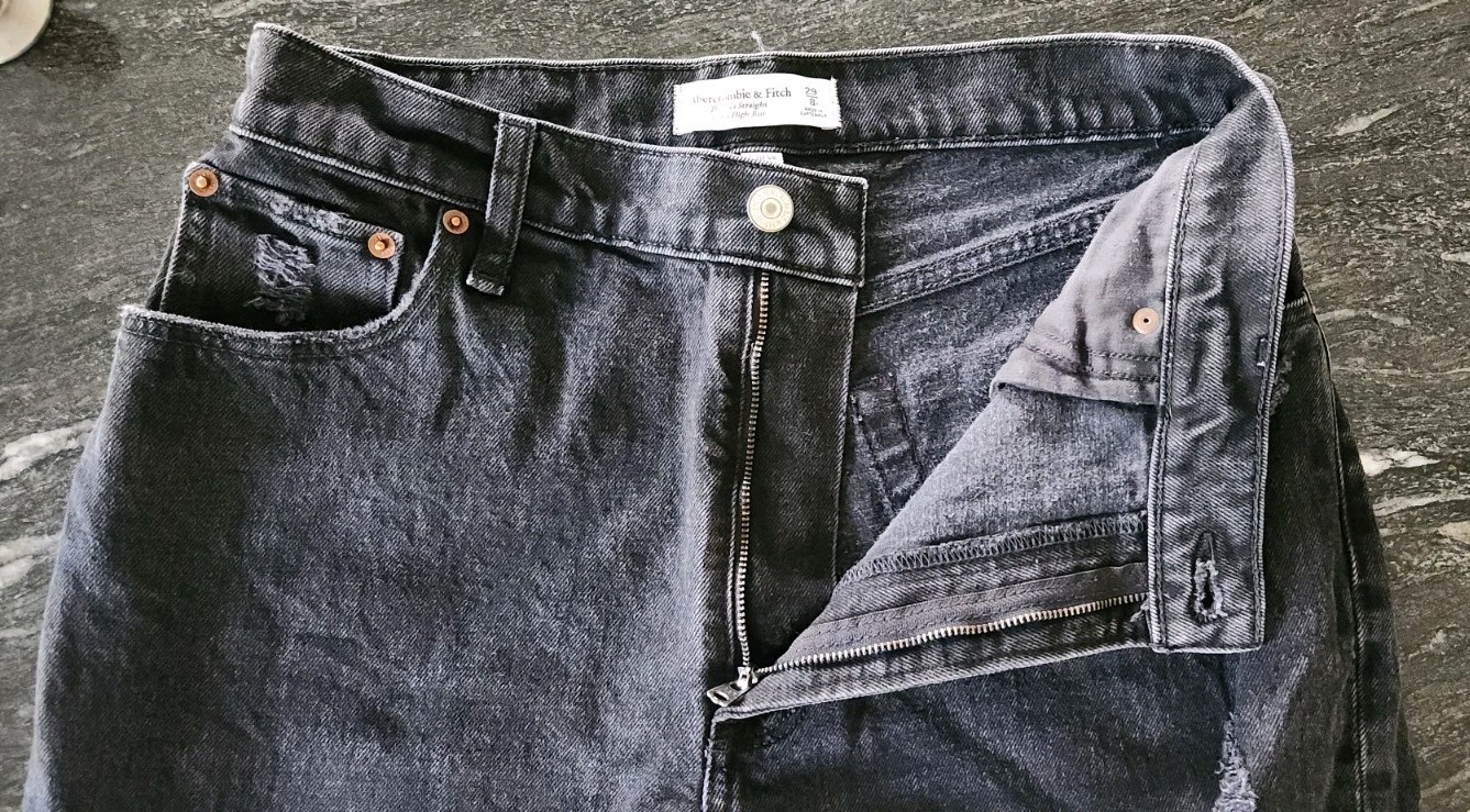 Abercrombie & Fitch Curve Love 90s Straight Ultra High Rise 29/8 R Black Jeans