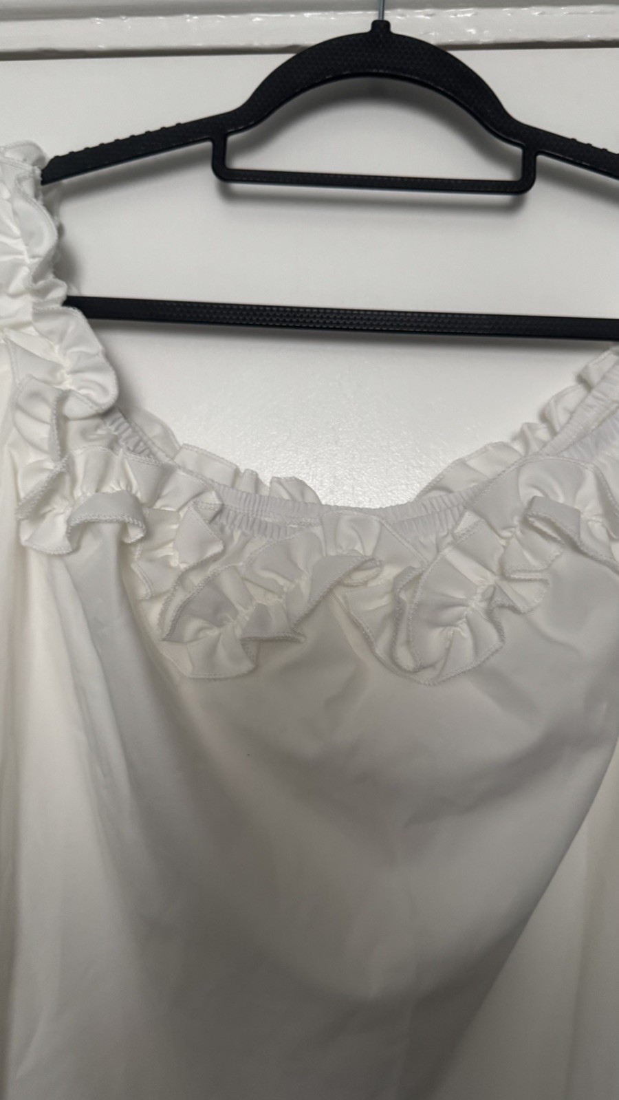 Ladies blouse with ruffled neckline Size 1xl (16-20)