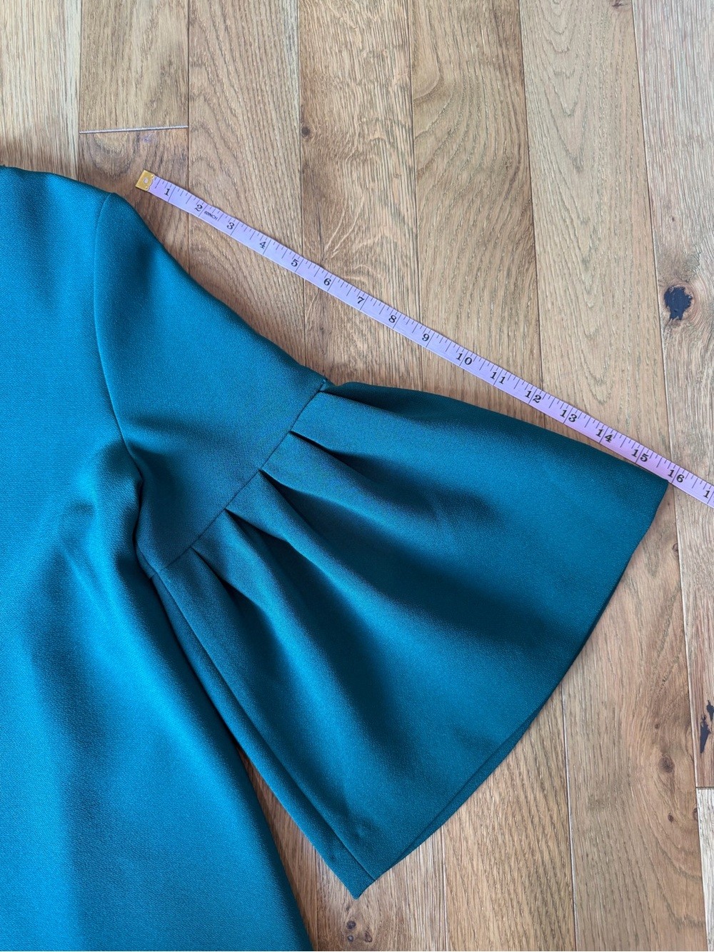 EDIT Green Flutter Sleeve Tunic Top M 💚✨