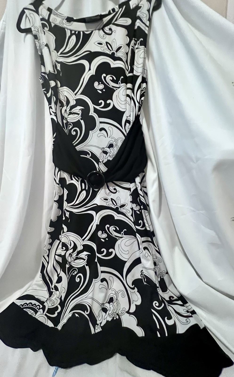 KUBCAKE Women’s L Black White Floral Sheath Satin Dress Sleeveless Buckle
