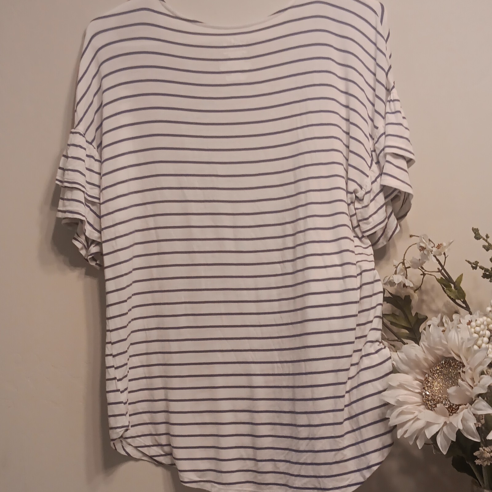 Time and Tru White Blue Striped Ruffle Sleeve Scoop Neck Knit T-Shirt M