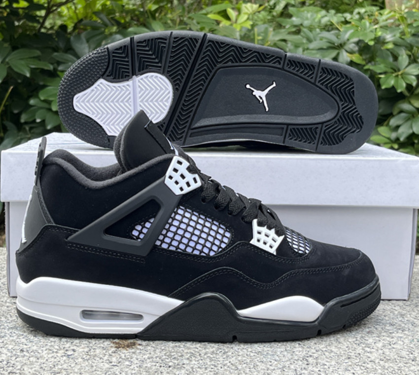 Jordan Air Jordan 4 “White Thunder” Retro Mid Top Black Men’s Basketball Shoes