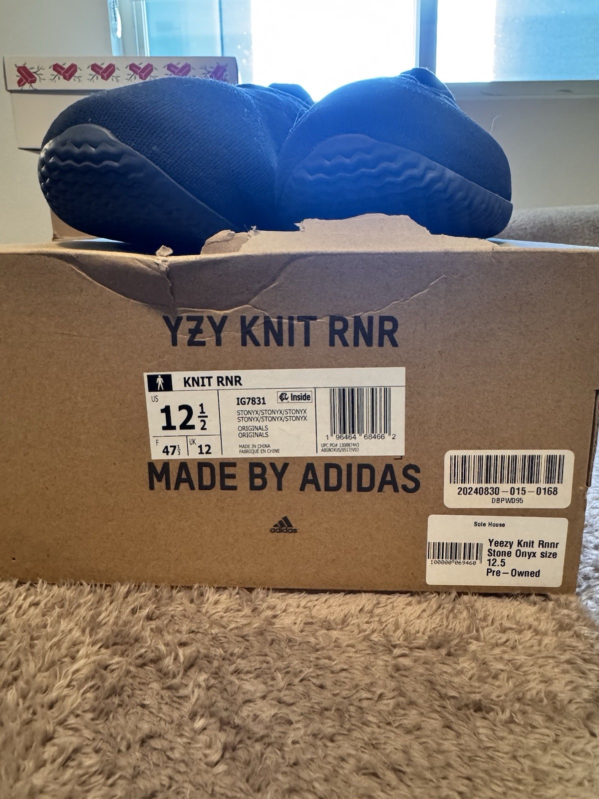 adidas Yeezy Knit Runner Stone Onyx Men’s Pull-On Mid Top Knit IG7831