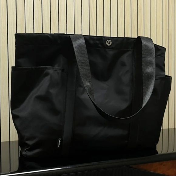 Authentic Lululemon 20L Tote – Large Daily Multi Pocket Gym Travel Bag – NWT