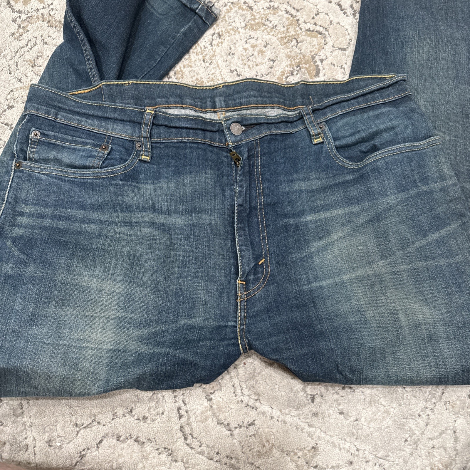 Levi’s 502 Taper Fit Men’s Jeans Dark Wash 40×32 Color Rosefinch – Used