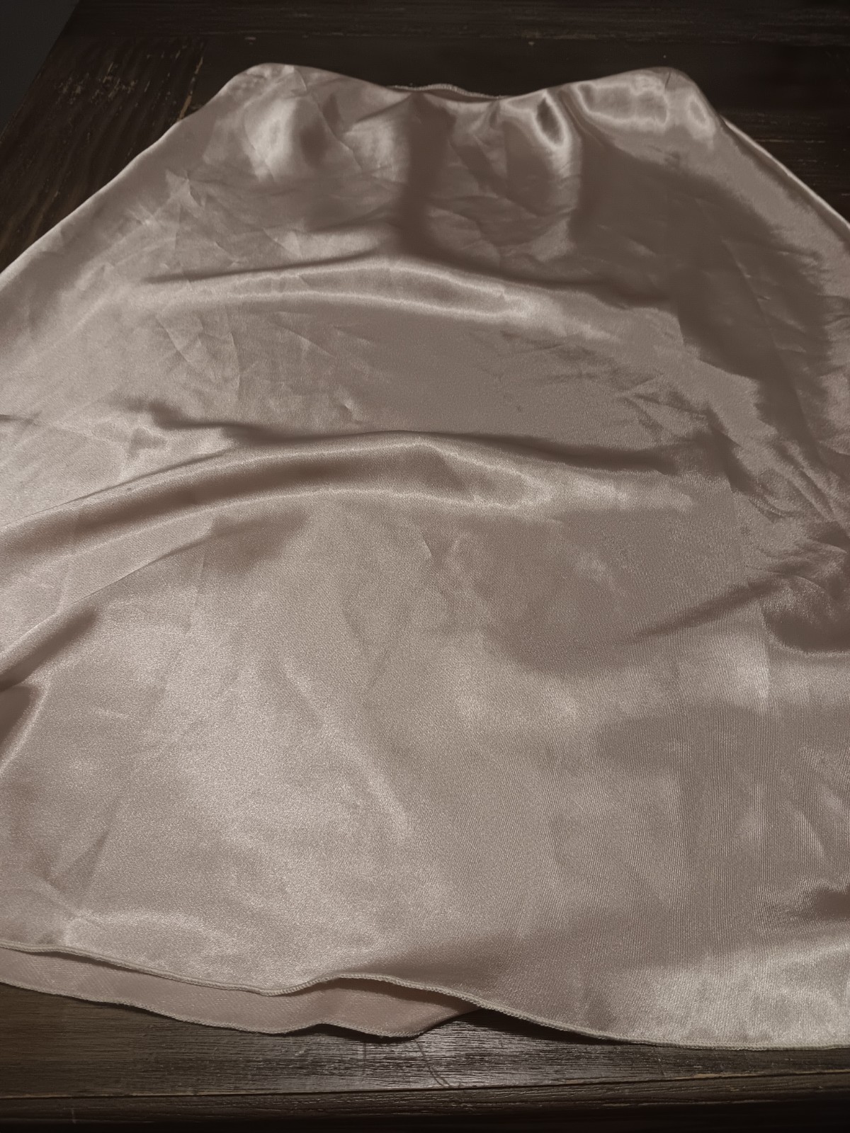 Express Satin Half Slip Beige Size L Regular Waist to Hem 30 in MPN 6701 skirt