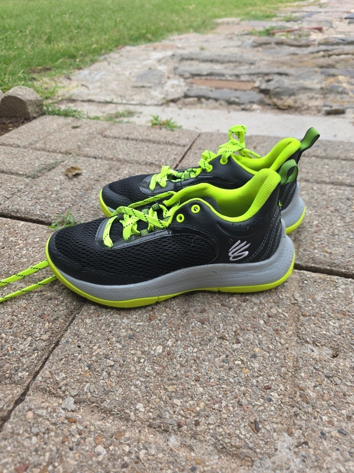 Under Armour Curry Basketball Shoes Youth Size 4.5 Black Grey Yellow