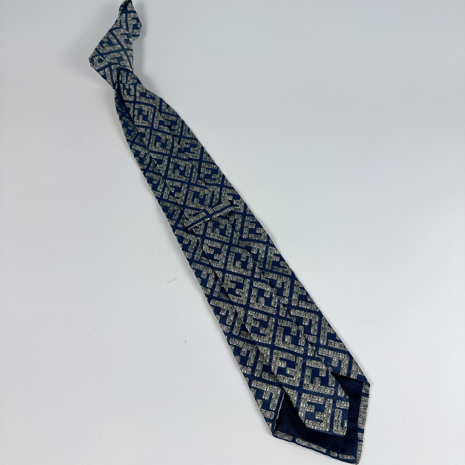 FENDI Zucca FF Monogram Silk Tie Navy Blue Silver Jacquard Made in Italy japan