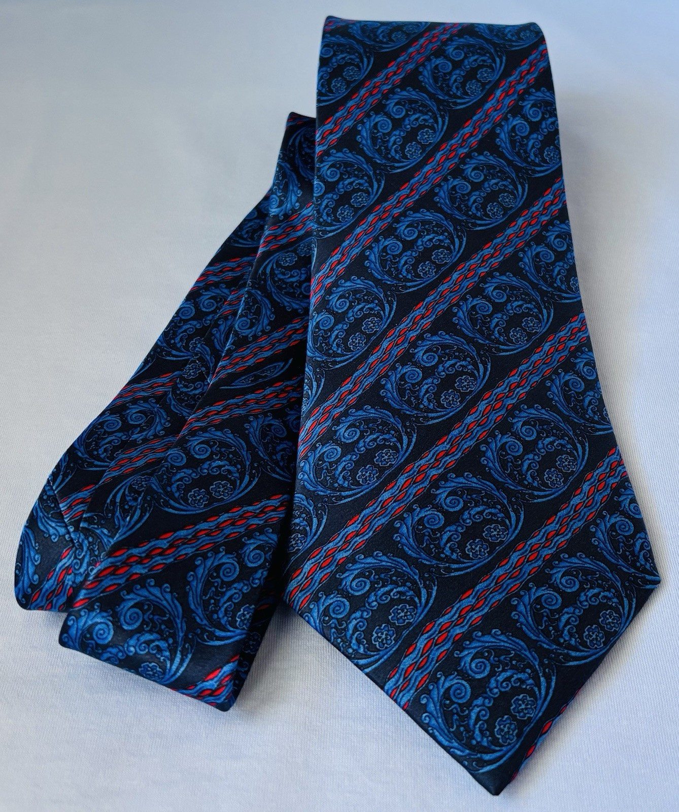 Lanvin Paris Silk Paisley Tie Royal Blue Red Pointed Diagonal stripes 57″ x 4″