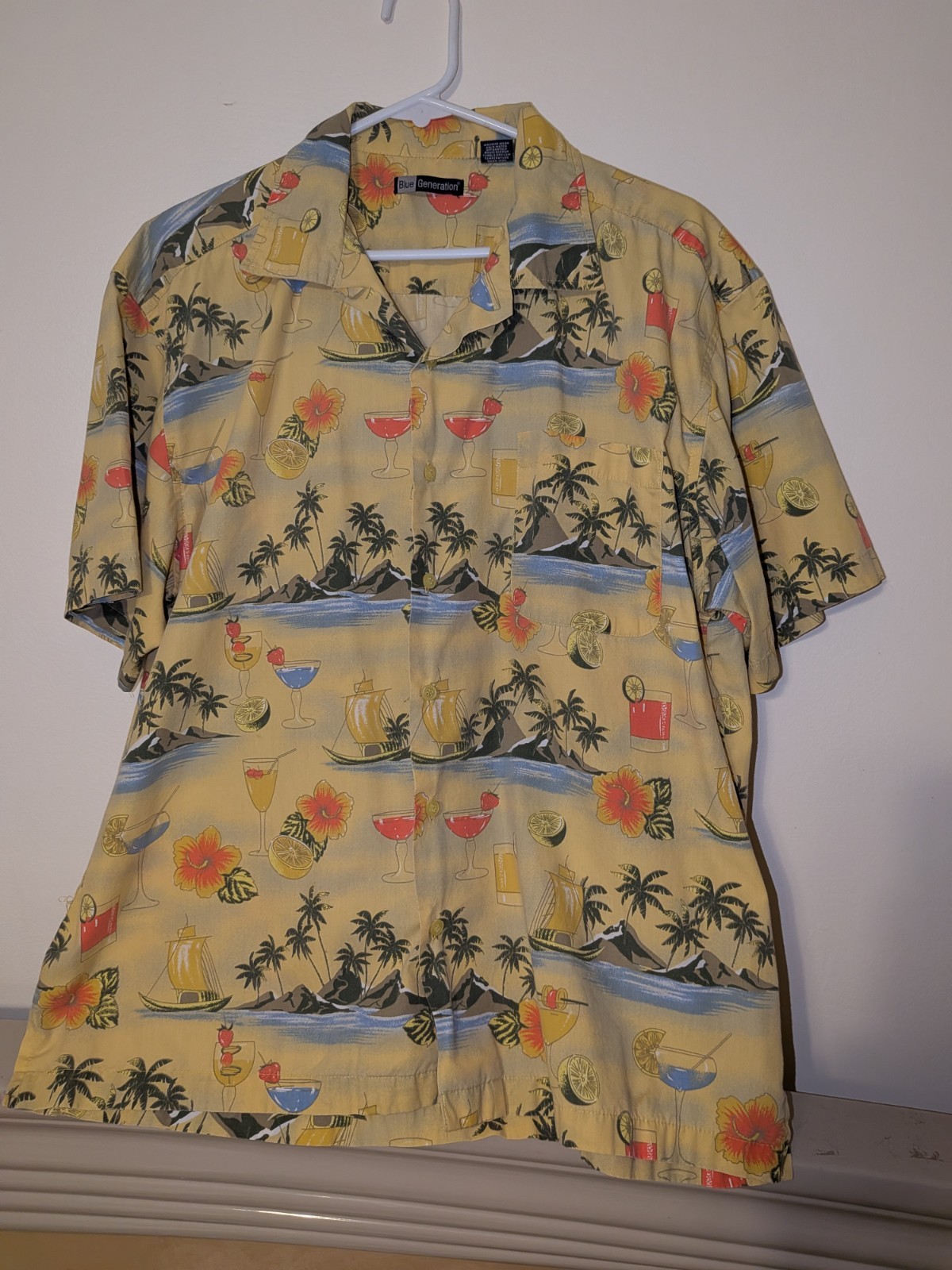 Blue Generation Hawaiian Print Men’s Button-Up Shirt Yellow Size Large