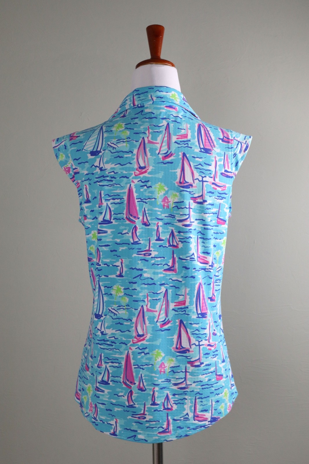 IBKUL $89 Sailboat Stretch Cap Sleeve 1/2 Zip Athletic Golf Top Size Medium