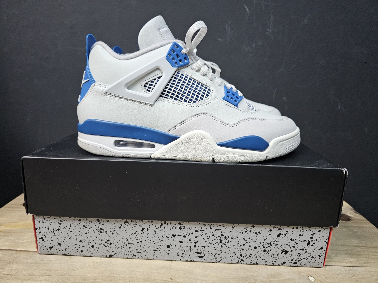Size 10.5 – Air Jordan 4 Retro 2024 Military Blue Excellent Condition With Box