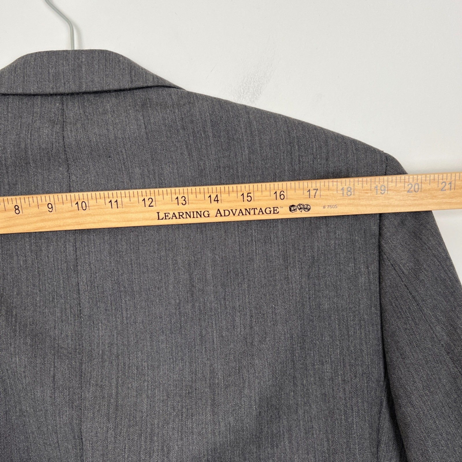 Jos A Bank Mens Charcoal Gray Herringbone Suit 2 Piece 2 Button Jacket Pants L40