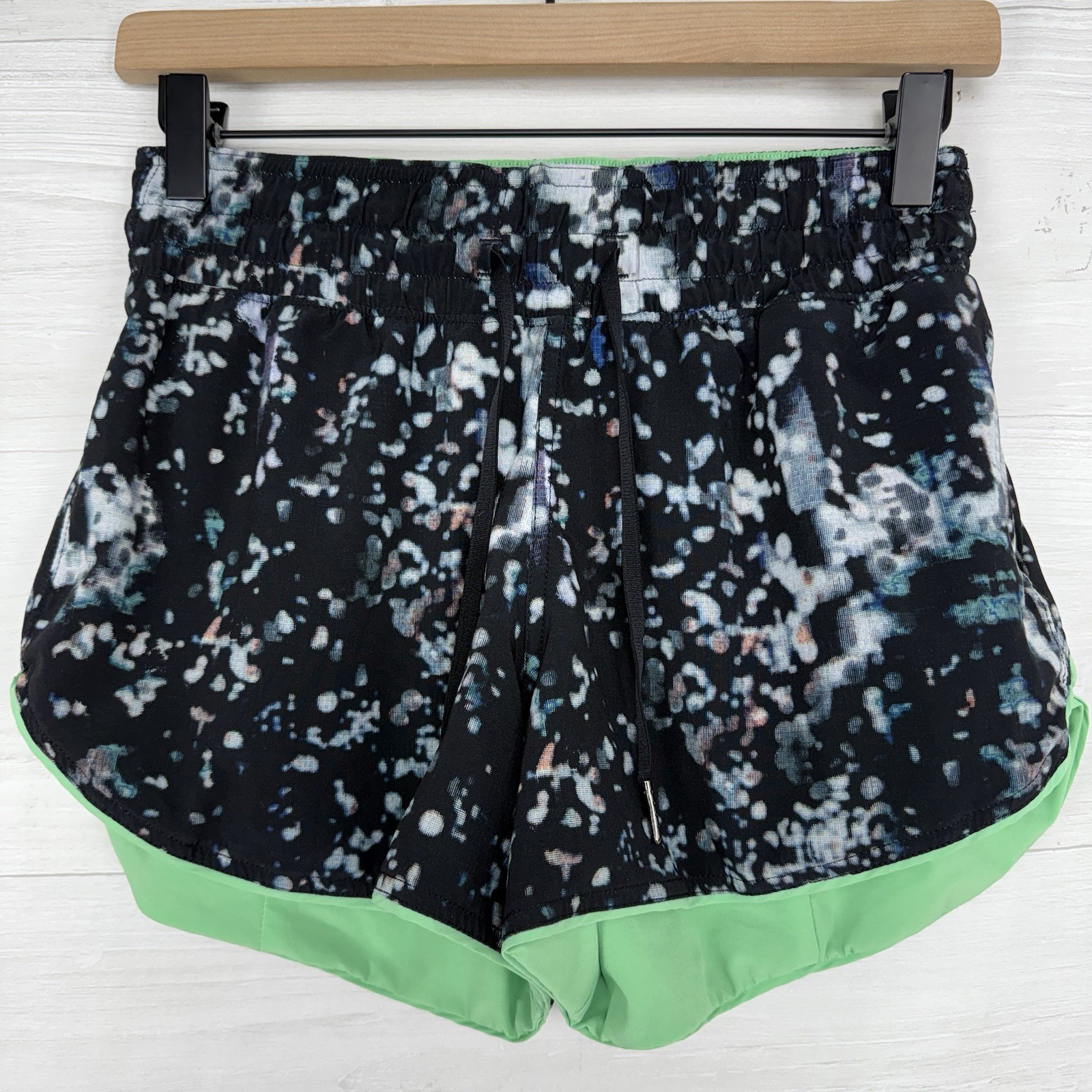 Lululemon Choose A Side Reversible Shorts Green Blue Camo Women’s Size 4 Rise 11