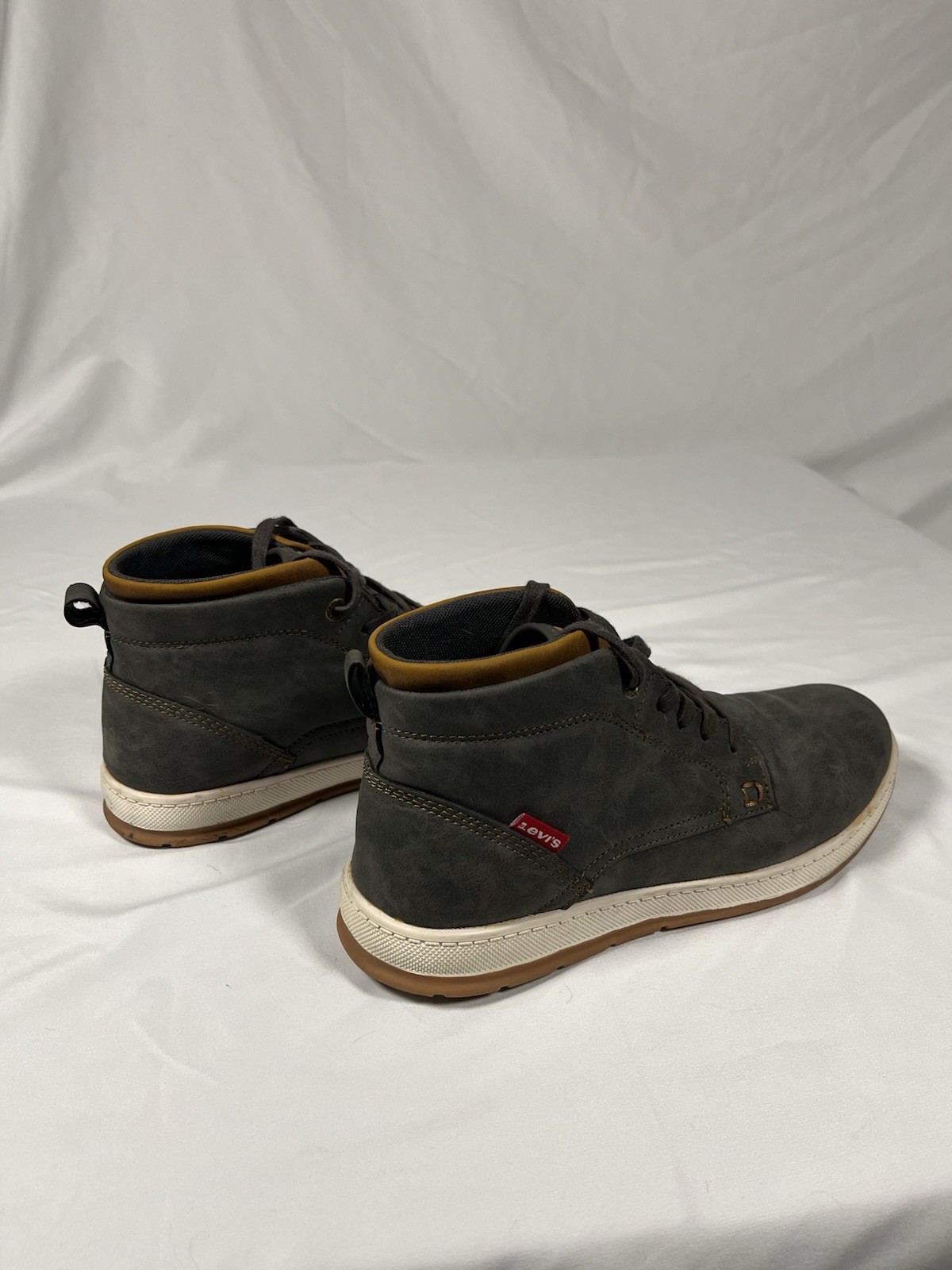 Levi’s Men’s Chukka Boots Size 8 Gray Faux Leather Lace Up Casual Shoes