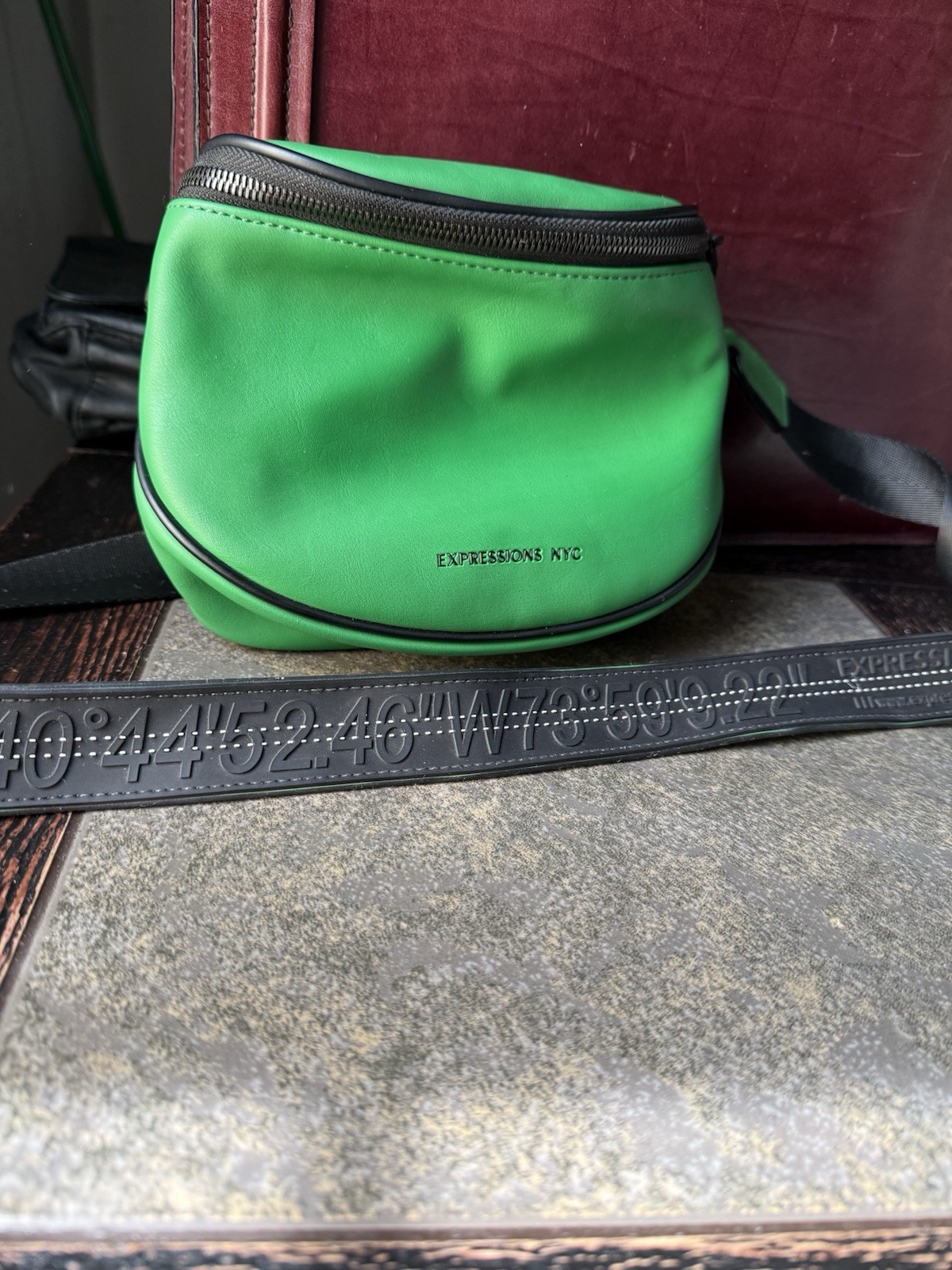 Expressions NYC Green/Black Crossbody Bag Zip Closure Adjustable Strap Pockets