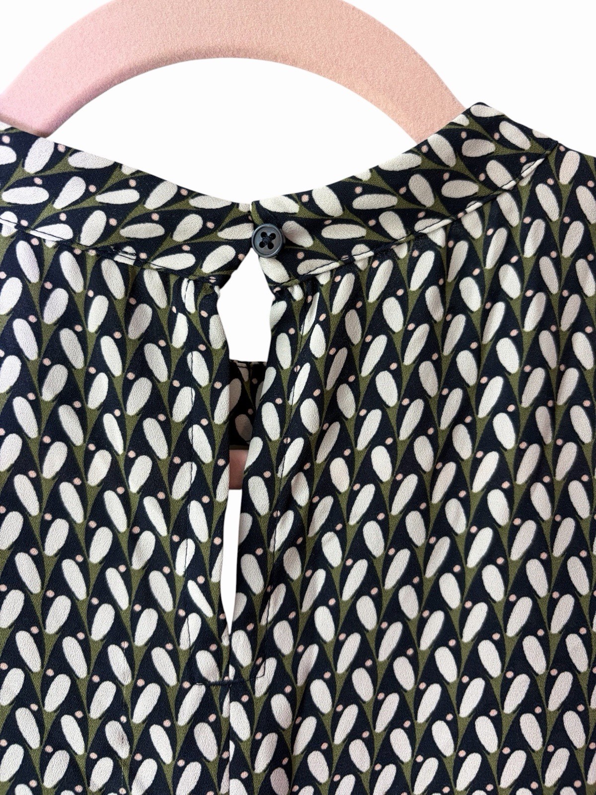 LOFT Outlet Women’s Geometric Keyhole Neck Button Blouse Sleeveless L