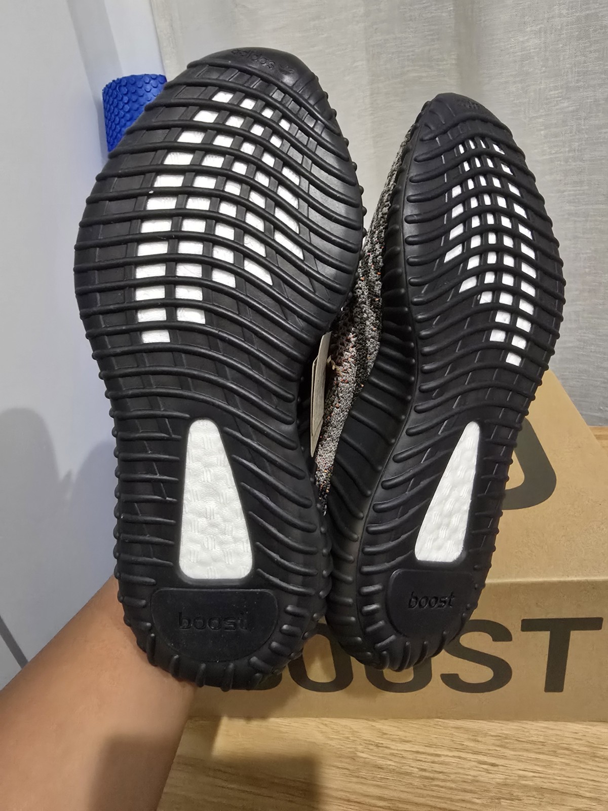 Yeezy Boost 350 V2 Low Carbon Beluga M7 W8