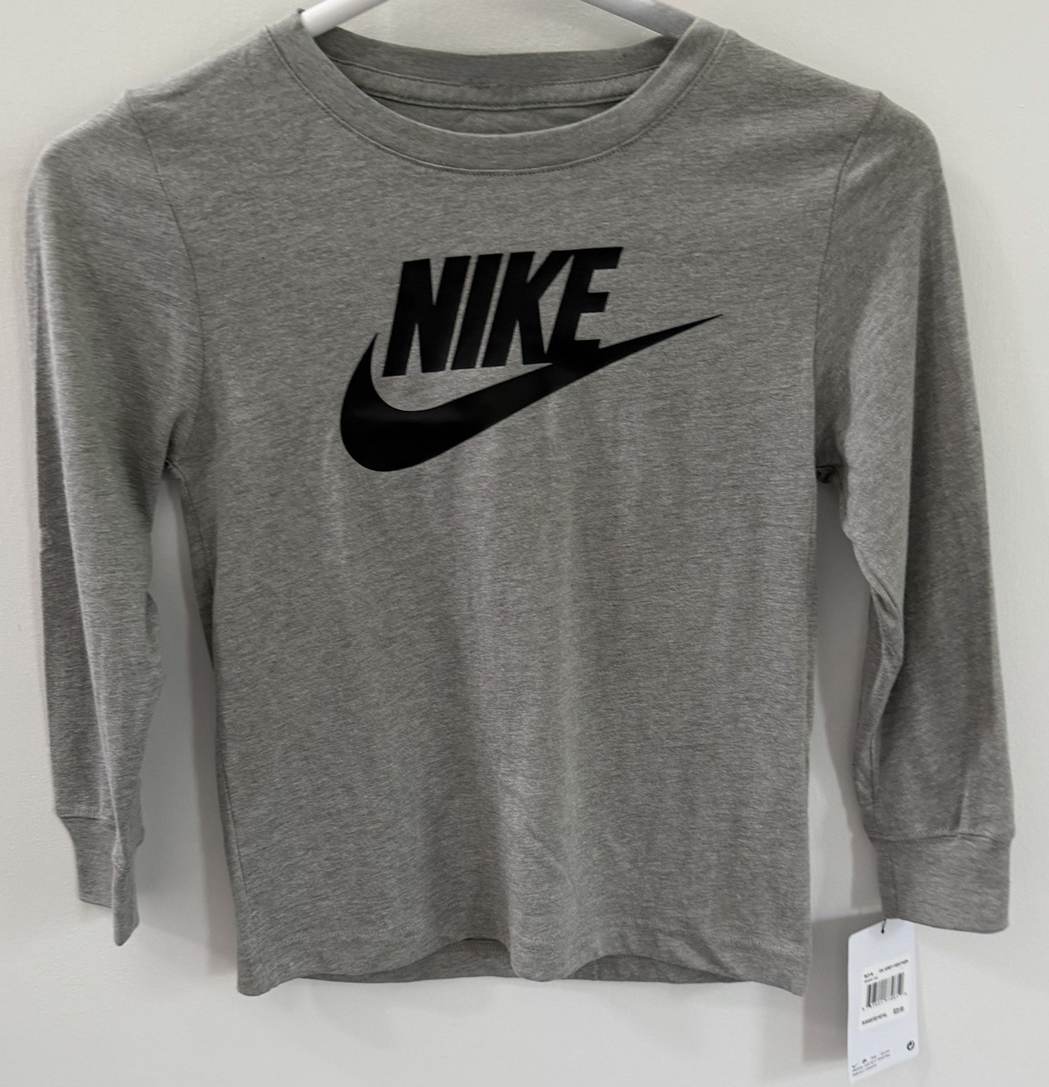 Nike Boys Gray Long Sleeve Crew Neck Graphic Logo T-Shirt Easy Care Size 7