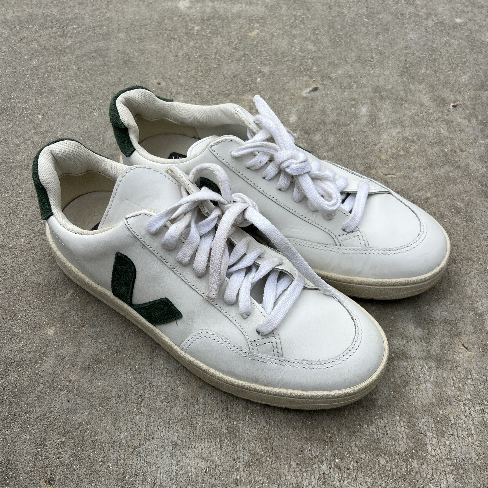 Veja Womens V-12, Extra White/Cyprus, US 8 / EU 39 / UK 6