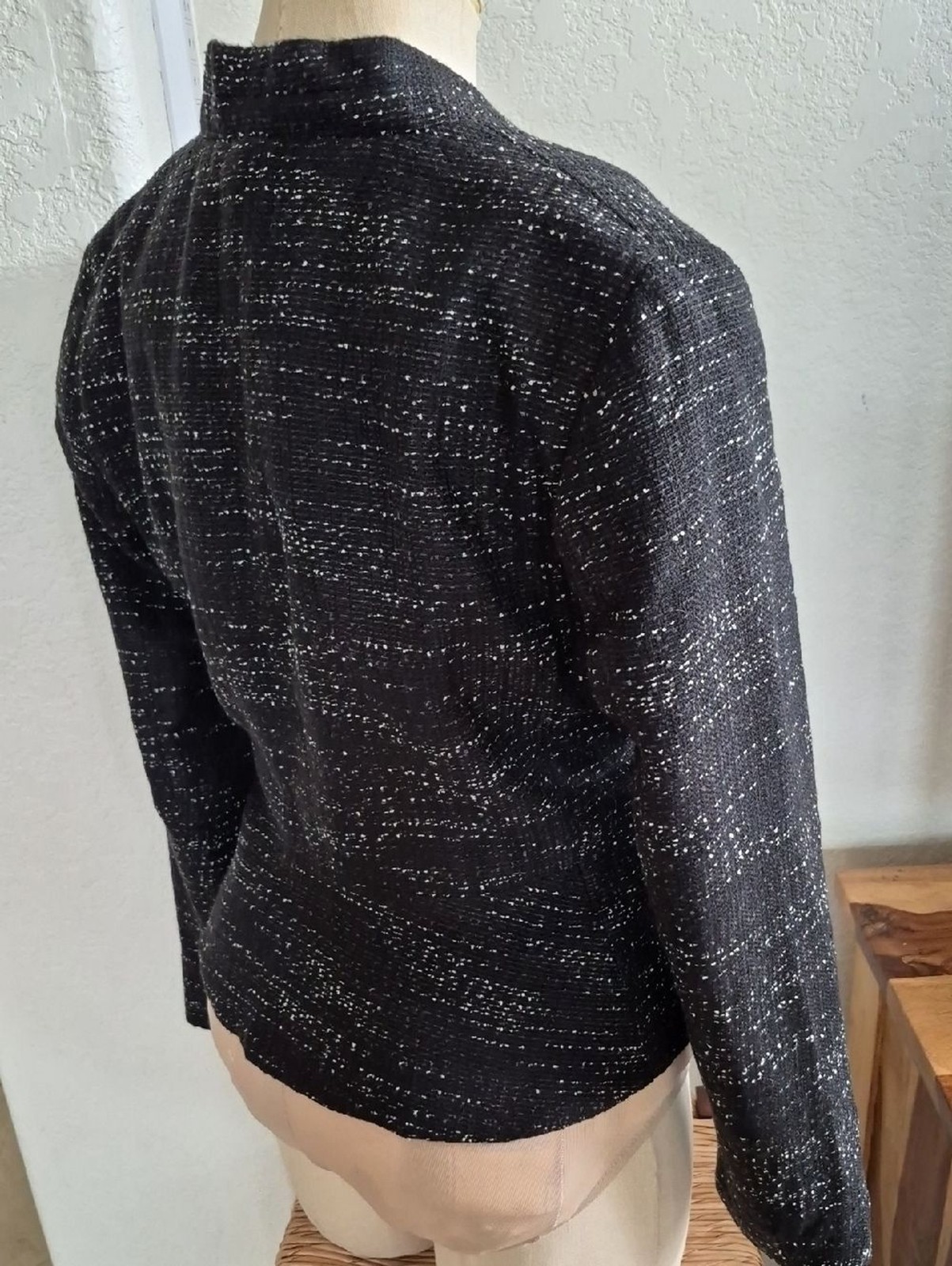 LOFT Tweed, Black & Wht, w/ruffle backwaist & hook clousure Blazer Sz 8 Petite