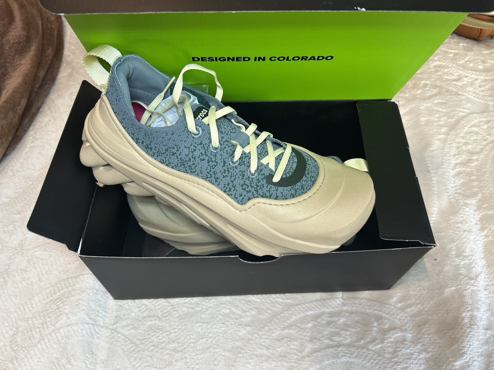Crocs Echo Surge Clamor Lace-Up Low Top Athletic Sneakers Solid Blue Beige