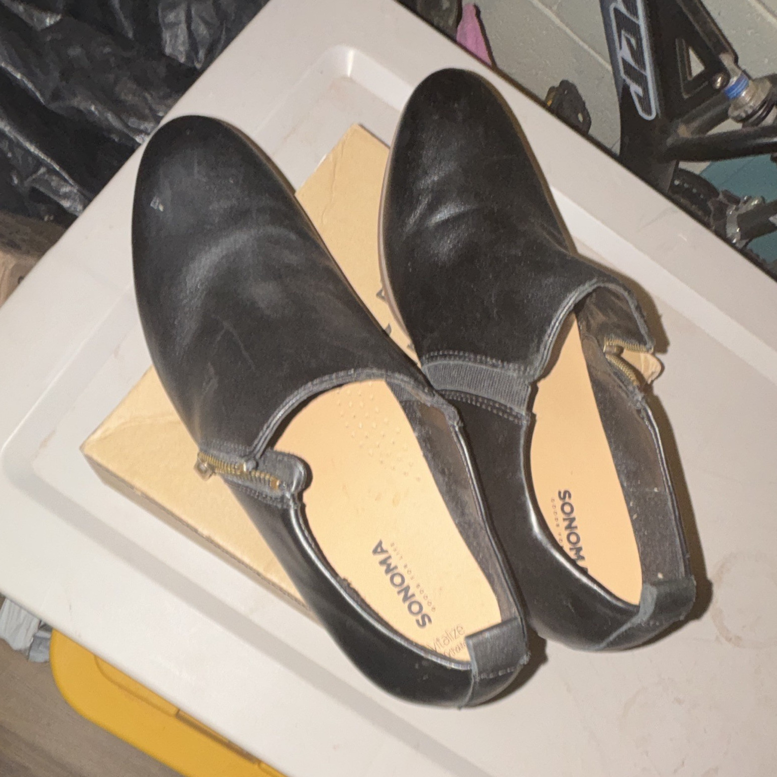 Sonoma Goods For Life Women’s Black Leather Almond Toe Zip Pump 9 M