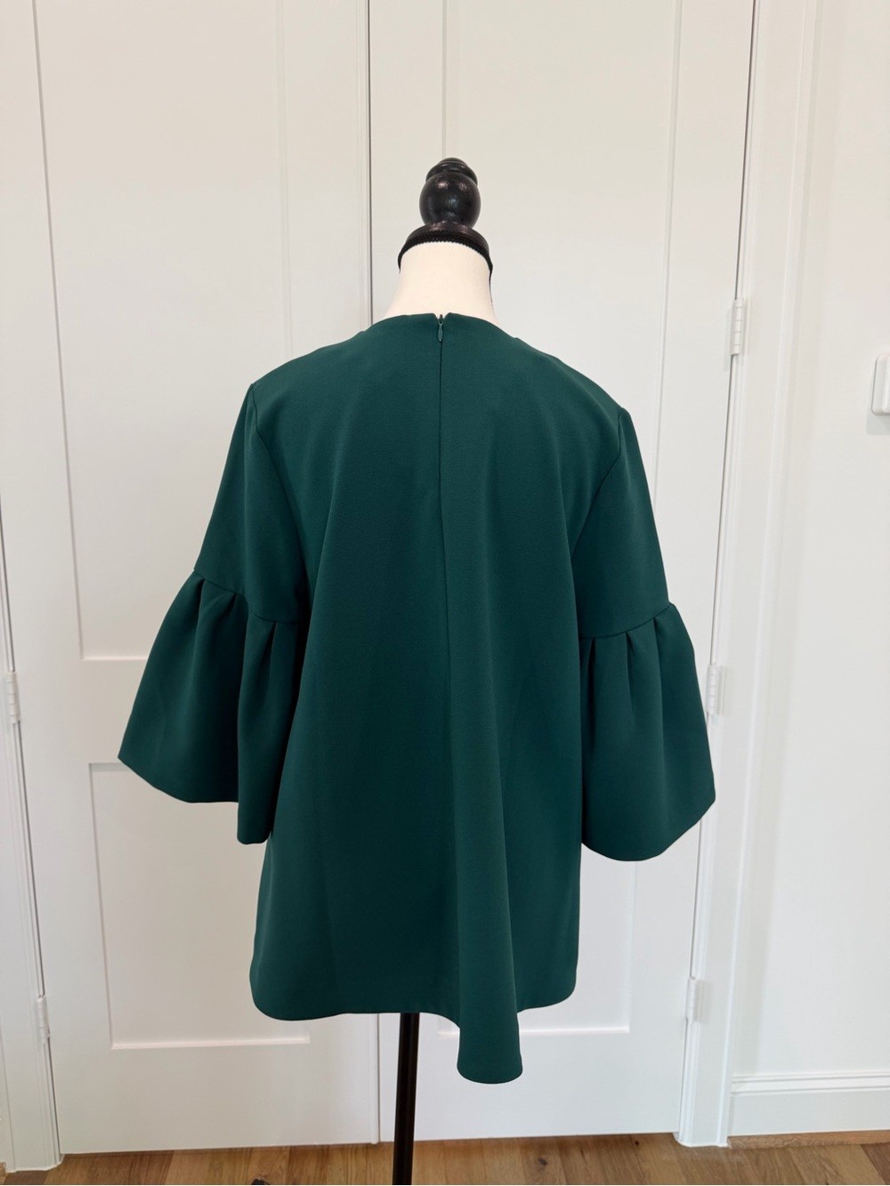 EDIT Green Flutter Sleeve Tunic Top M 💚✨