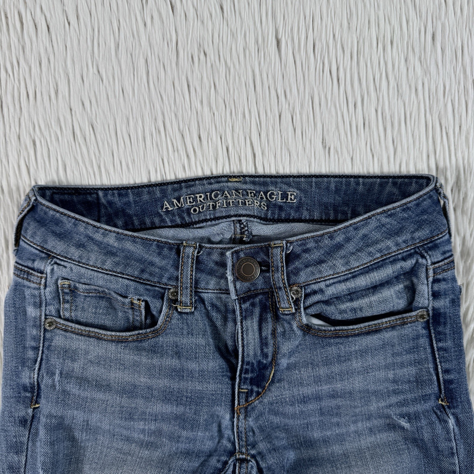 American Eagle Light Wash Distress Low-Rise Stretch Skinny Women’s Size 00 Short
