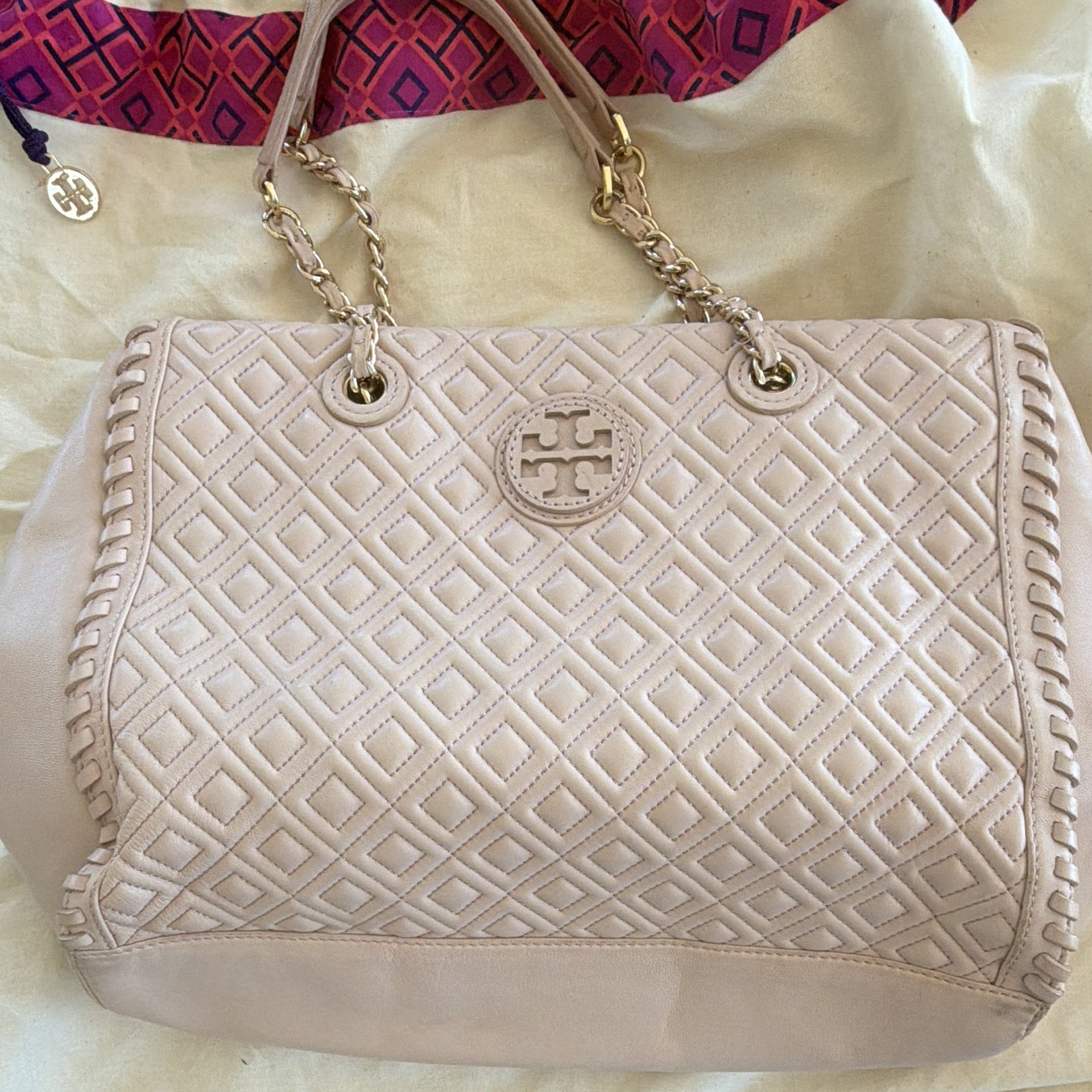 Tory Burch Beige Quilted Logo Shoulder Bag Chain Strap Zip Lined Gold HW